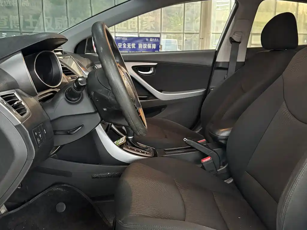 Hyundai Elantra Langdong — миниатюра 9