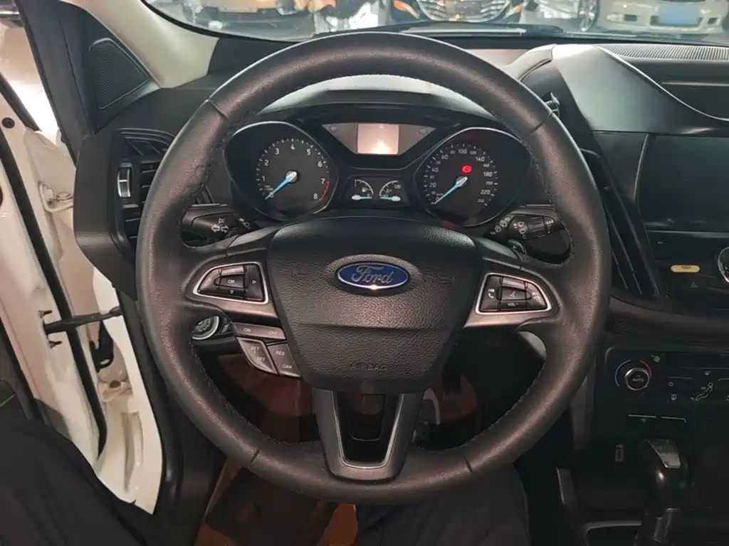 Ford Kuga — миниатюра 11