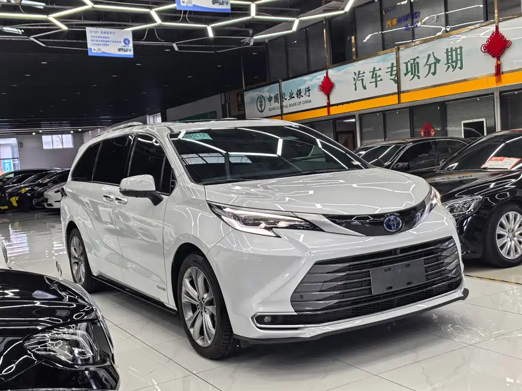 Toyota Sienna — миниатюра 3