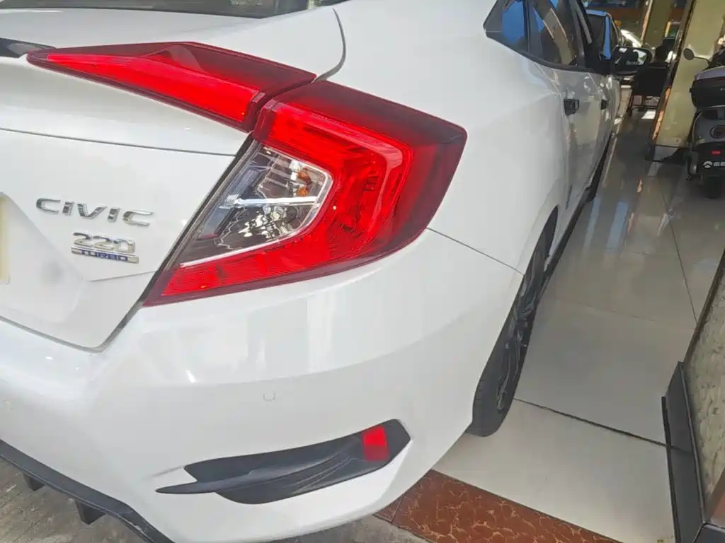 Honda Civic — миниатюра 8