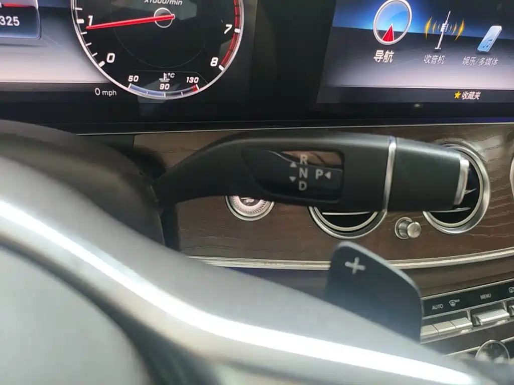 Mercedes-Benz E-Class — миниатюра 14