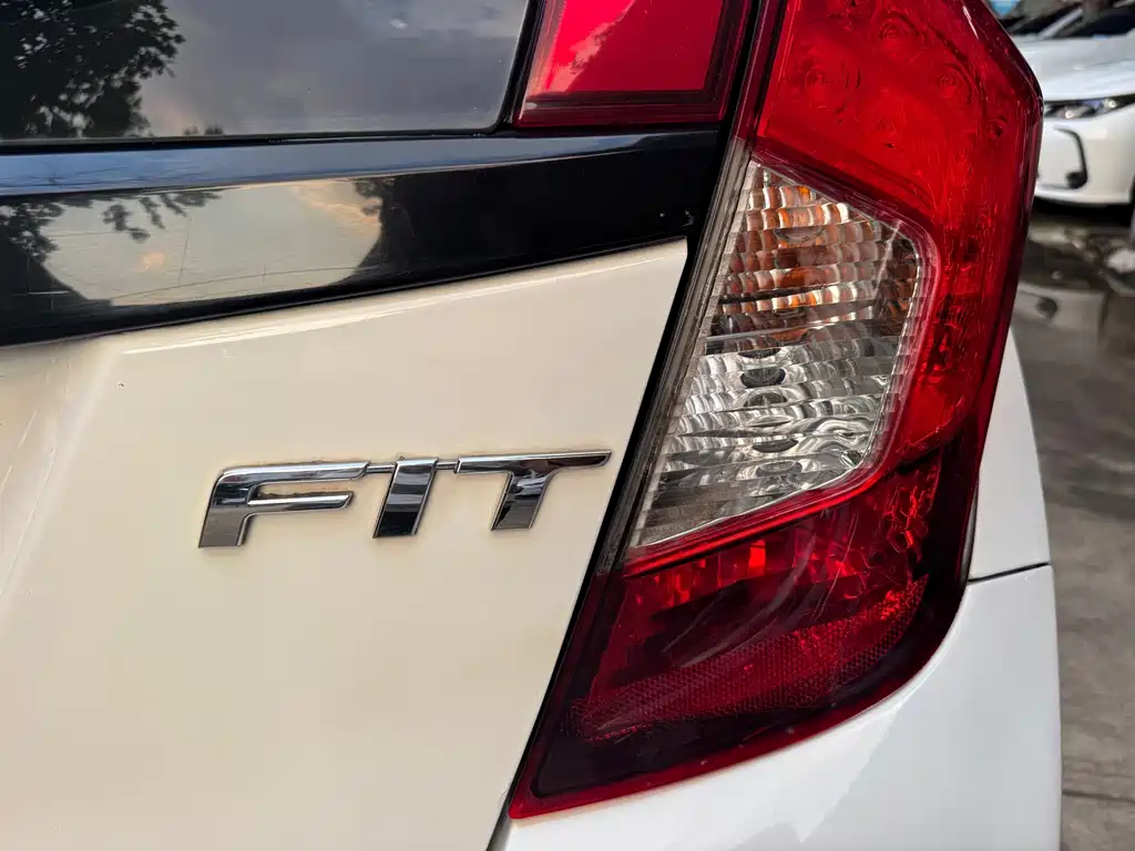 Honda Fit — миниатюра 6