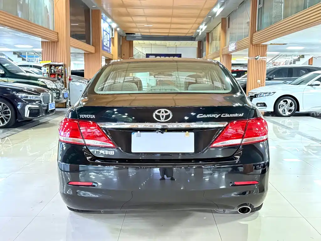 Toyota Camry — миниатюра 5