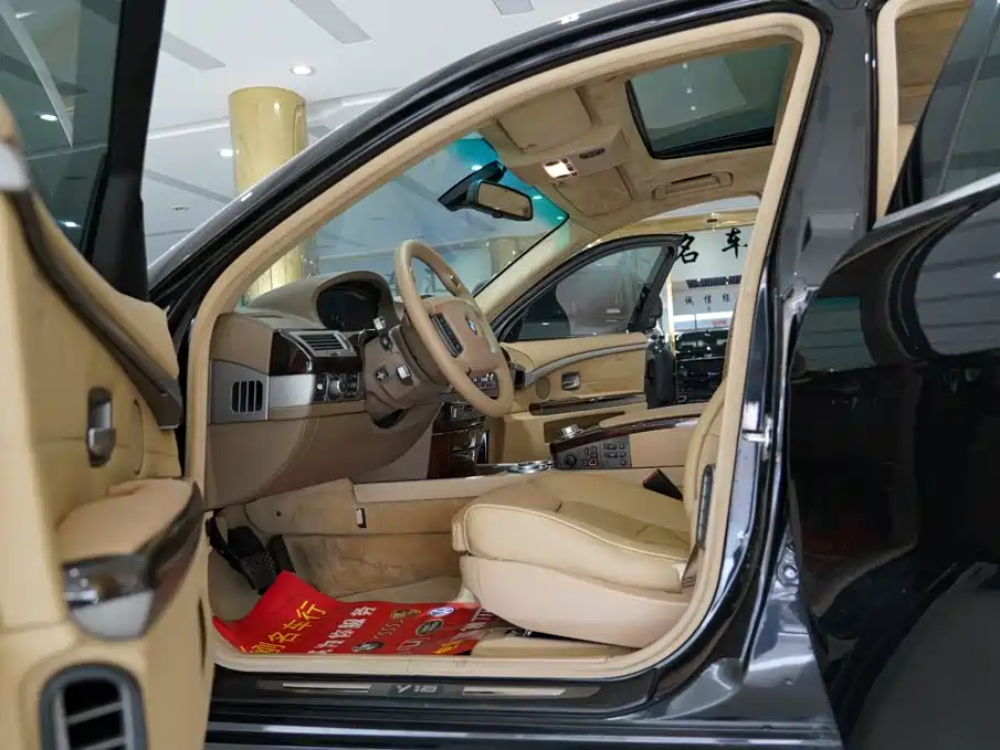 BMW 7 Series — миниатюра 5