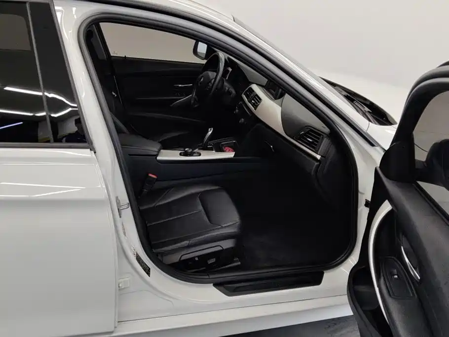 BMW 3 Series — миниатюра 8