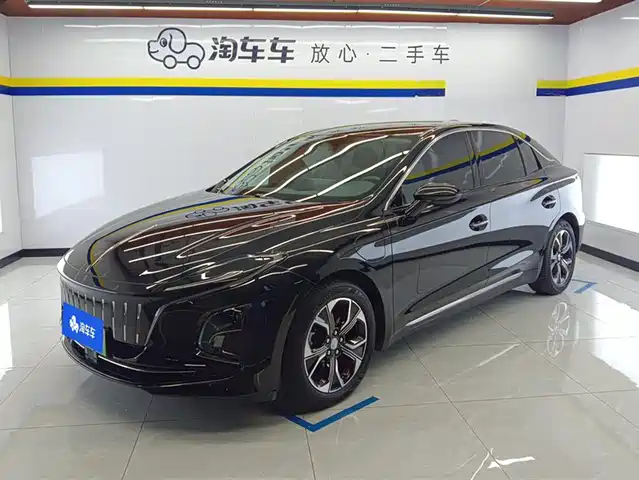 RED FLAG HONGQI E QM5 2024