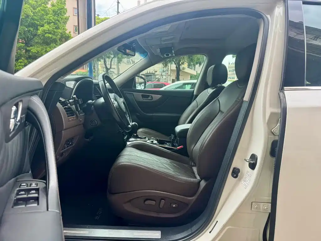 Infiniti QX70 — миниатюра 5