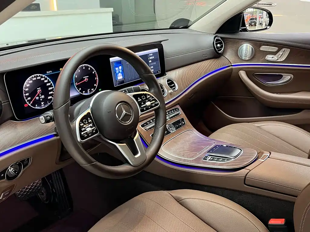Mercedes-Benz E-Class — миниатюра 8
