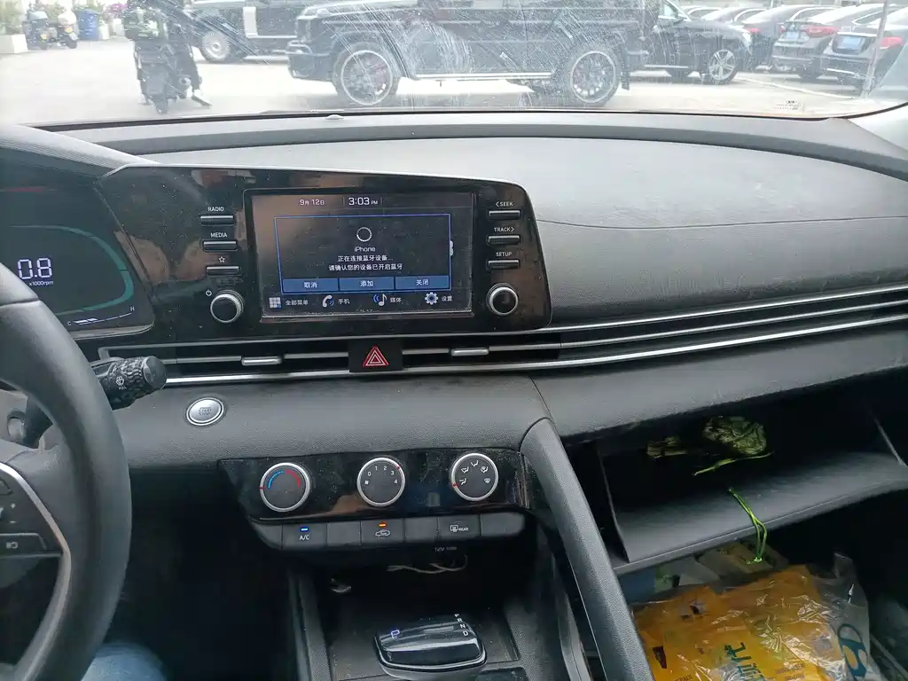 Hyundai Elantra — миниатюра 24