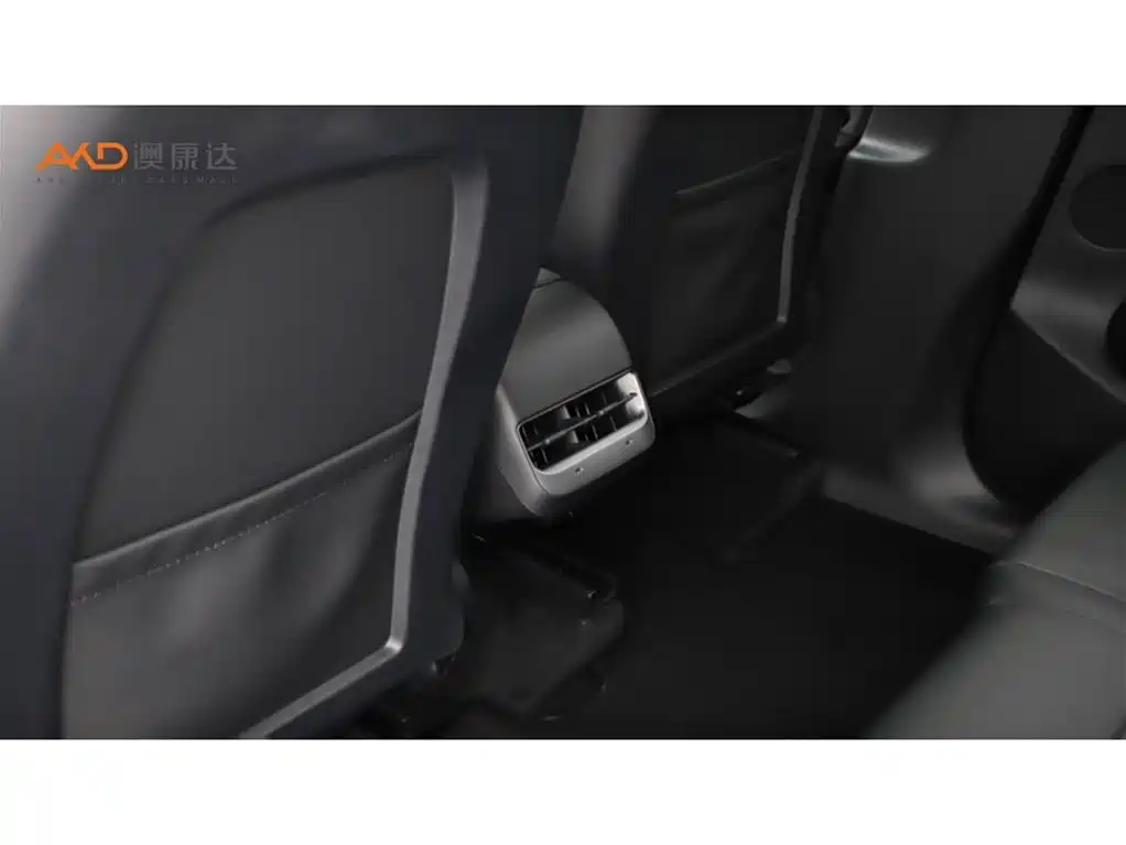 Tesla Model Y — миниатюра 9