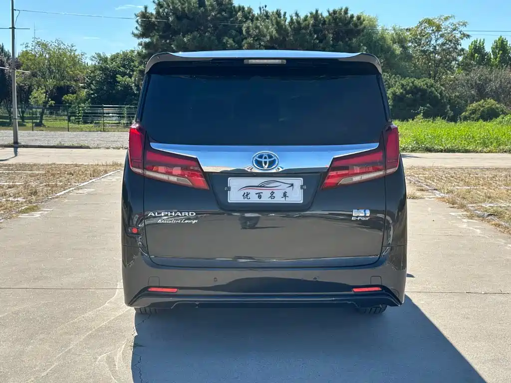 Toyota Alphard — миниатюра 5
