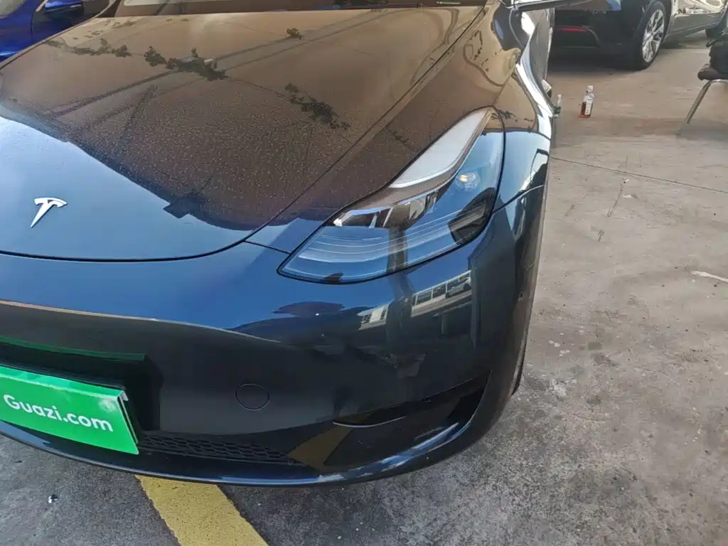 Tesla Model Y — миниатюра 24