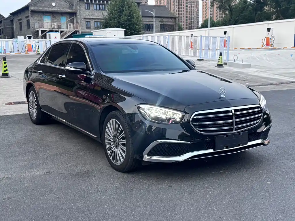 Mercedes-Benz E-Class — миниатюра 3