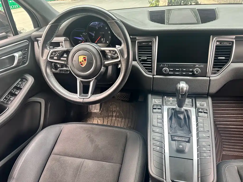 Porsche Macan — миниатюра 7