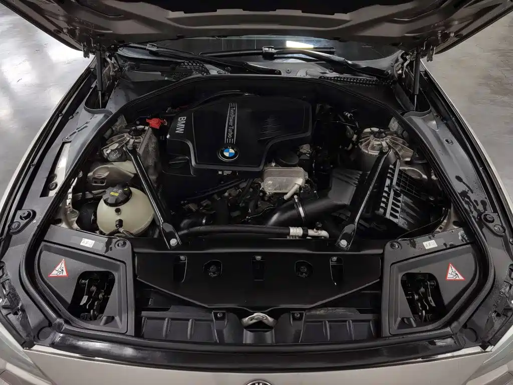 BMW 5 Series — миниатюра 6