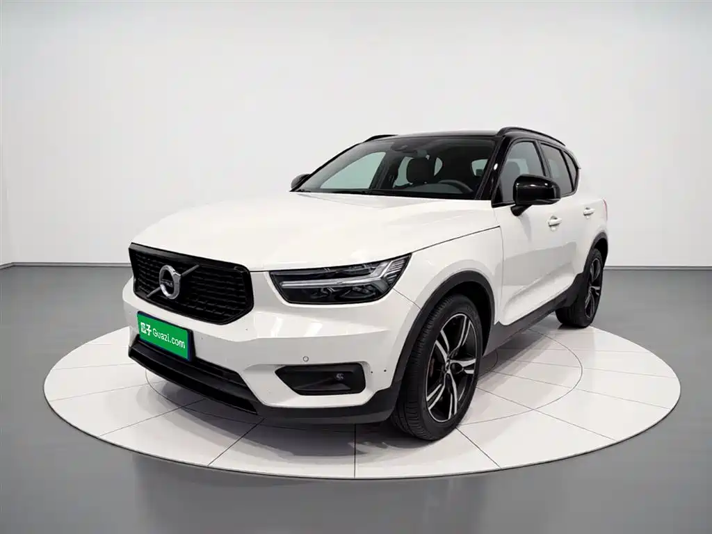 Купить Volvo XC40