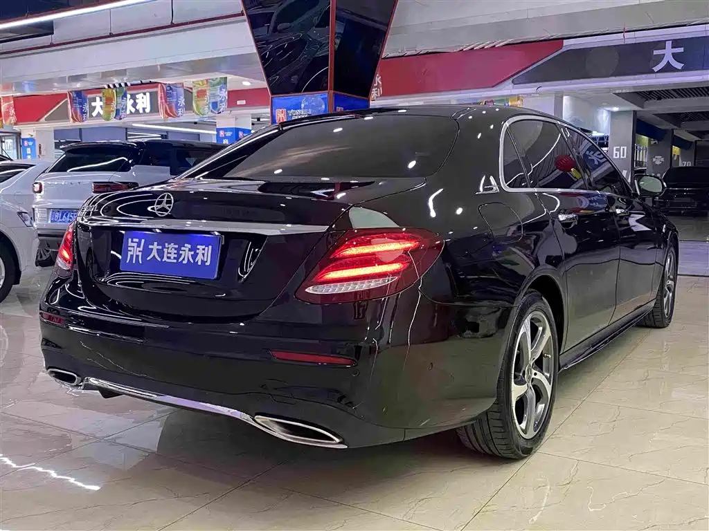 Mercedes-Benz E-Class — миниатюра 17