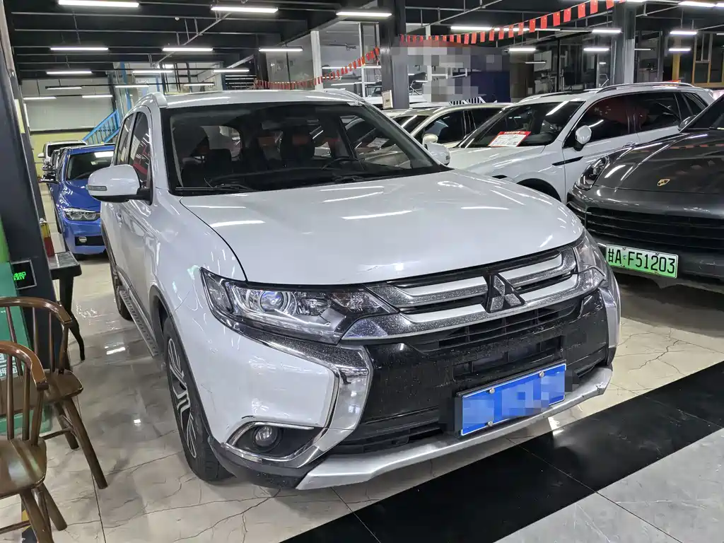 Mitsubishi Outlander — миниатюра 3