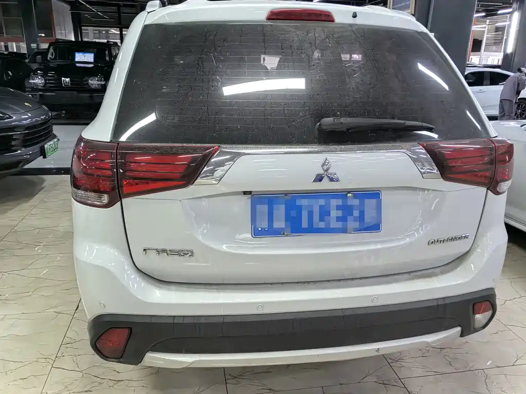 Mitsubishi Outlander — миниатюра 5