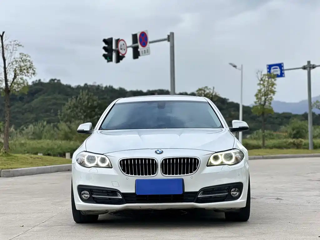 BMW 5 Series — миниатюра 4