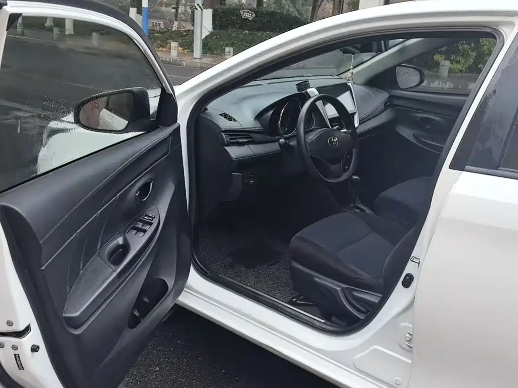 TOYOTA YARIS L ZHIXUAN