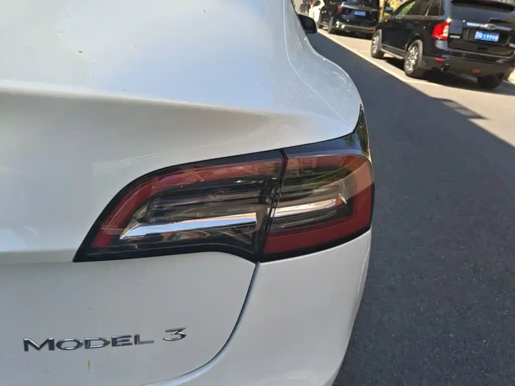 Tesla Model 3 — миниатюра 8