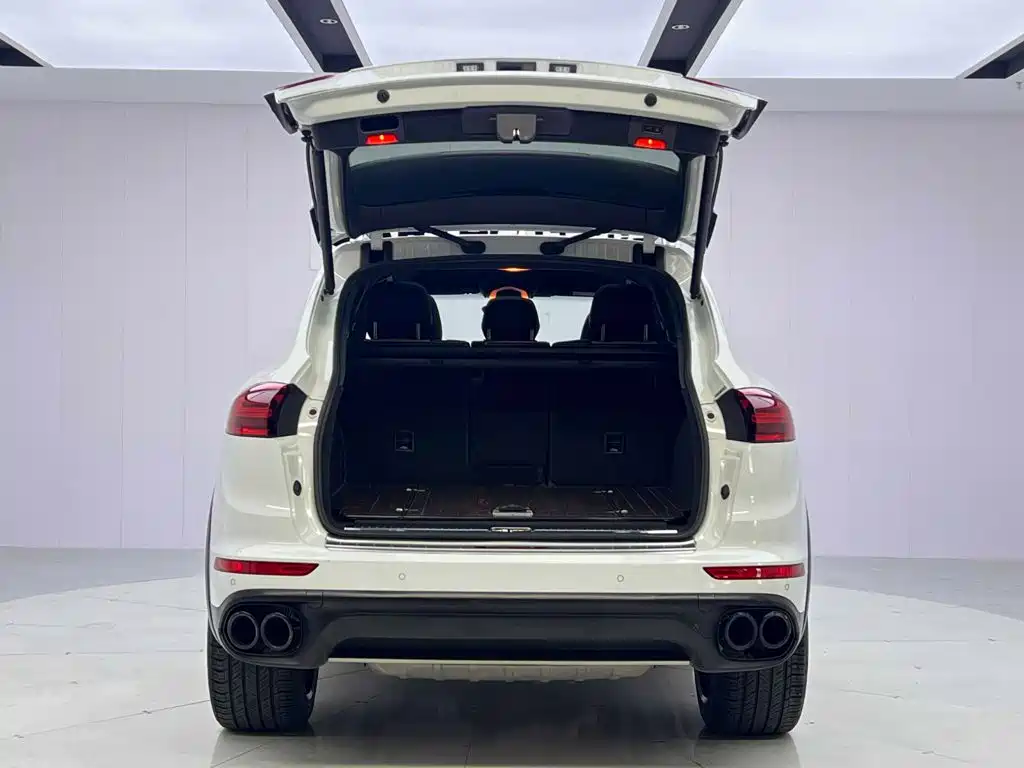 Porsche Cayenne — миниатюра 9