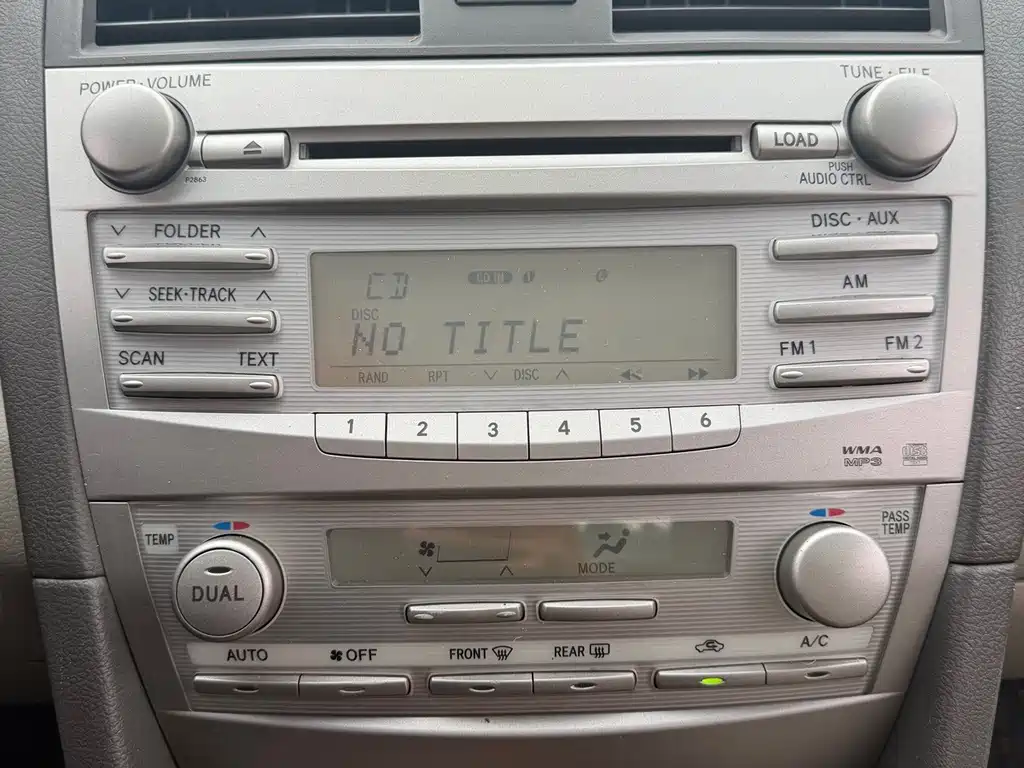 Toyota Camry — миниатюра 16
