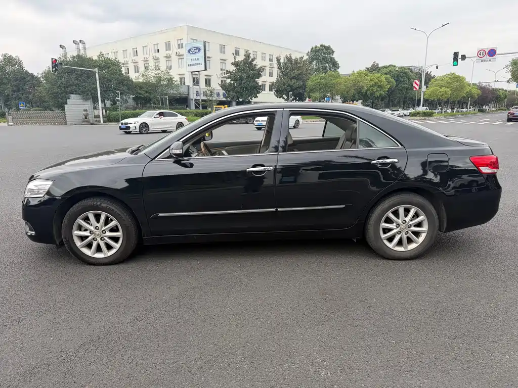 Toyota Camry — миниатюра 7