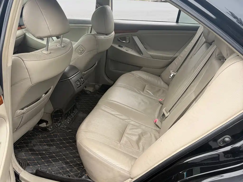 Toyota Camry — миниатюра 12