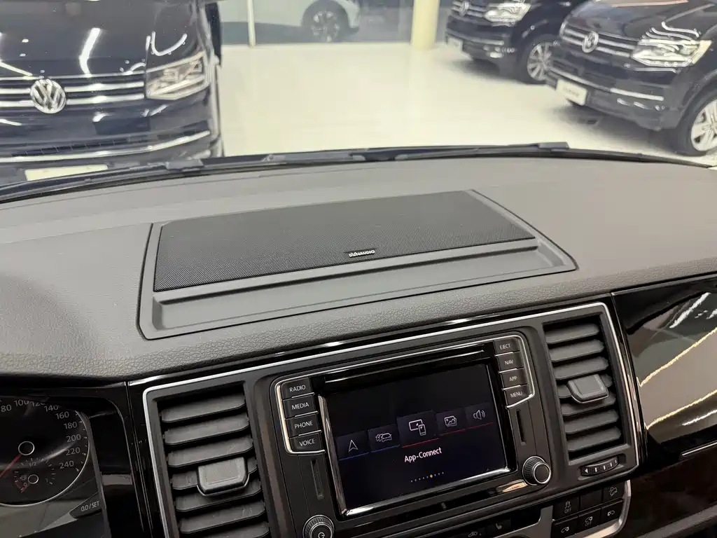 Volkswagen Multivan — миниатюра 13