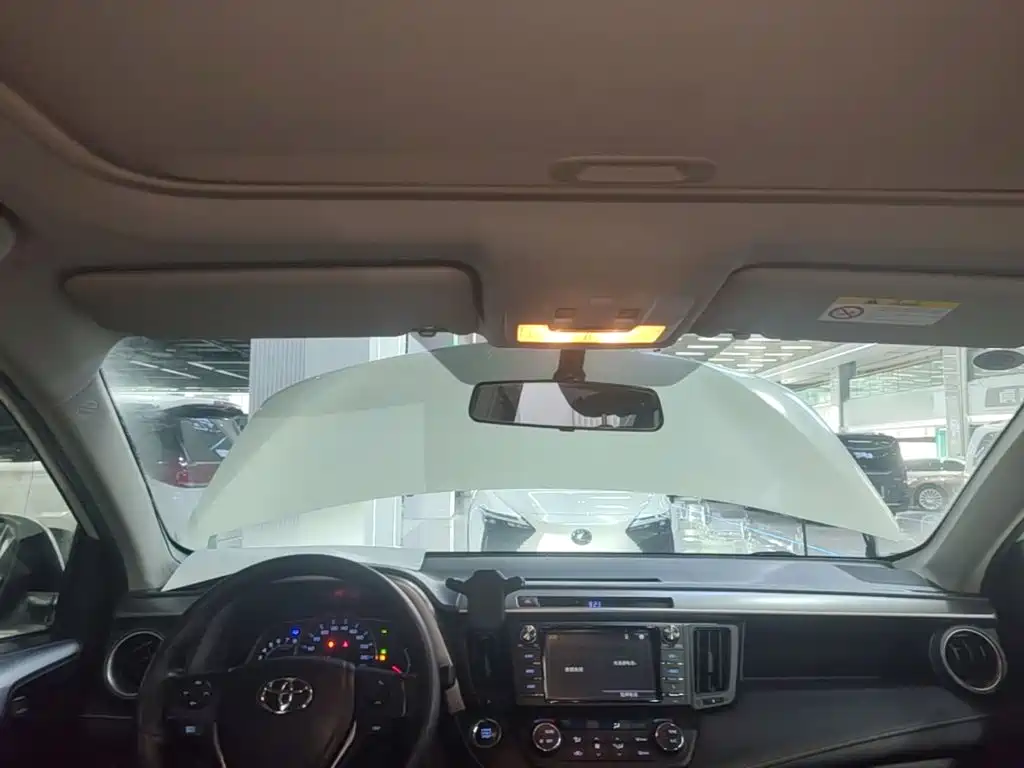 Toyota RAV4 — миниатюра 18