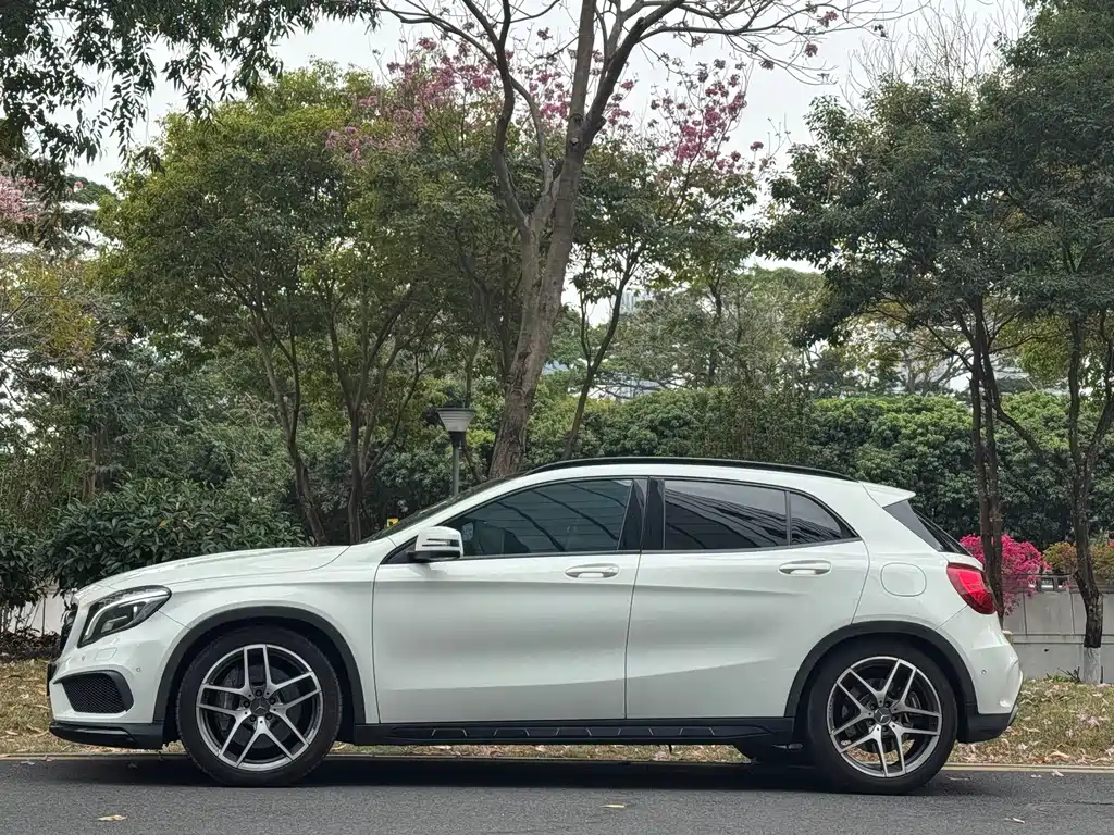 MERCEDES-BENZ GLA AMG