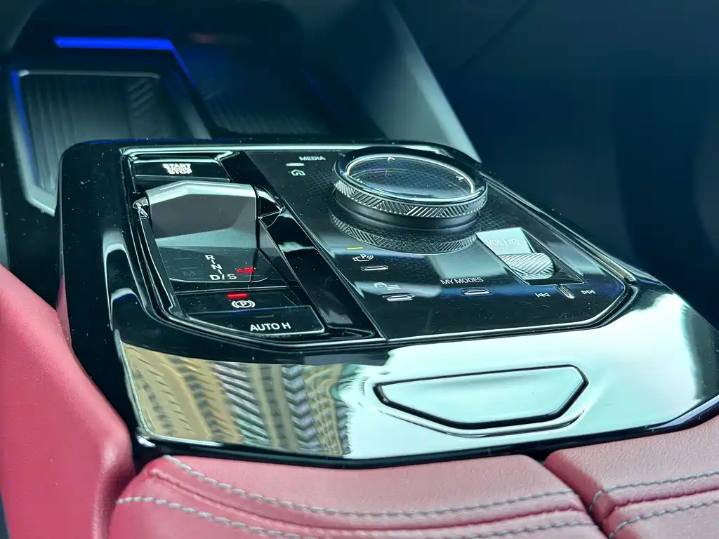 BMW 5 Series — миниатюра 9