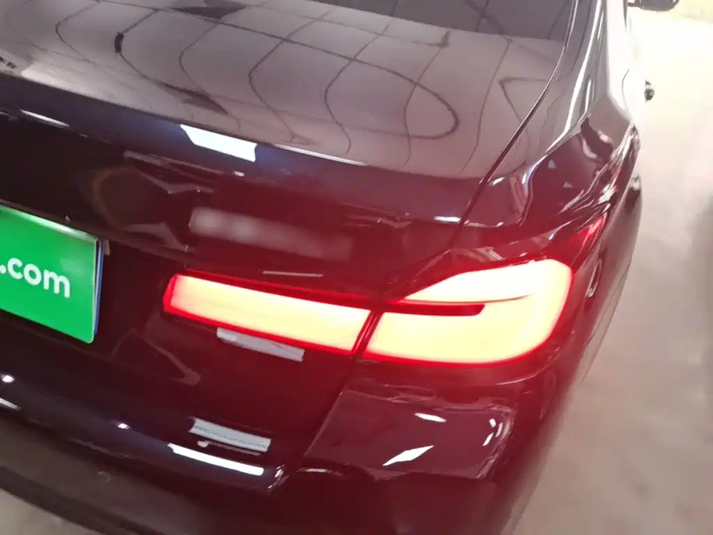 BMW 5 Series — миниатюра 8