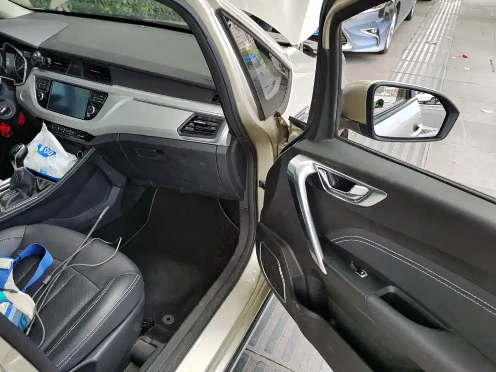 Geely Vision X3 — миниатюра 18