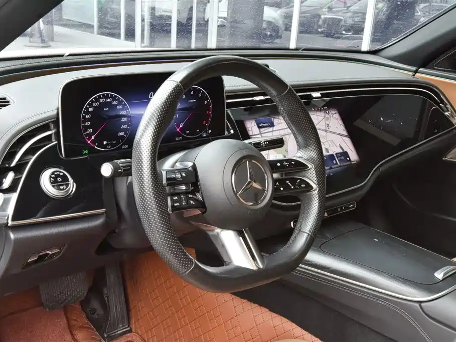 Mercedes-Benz E-Class — миниатюра 13
