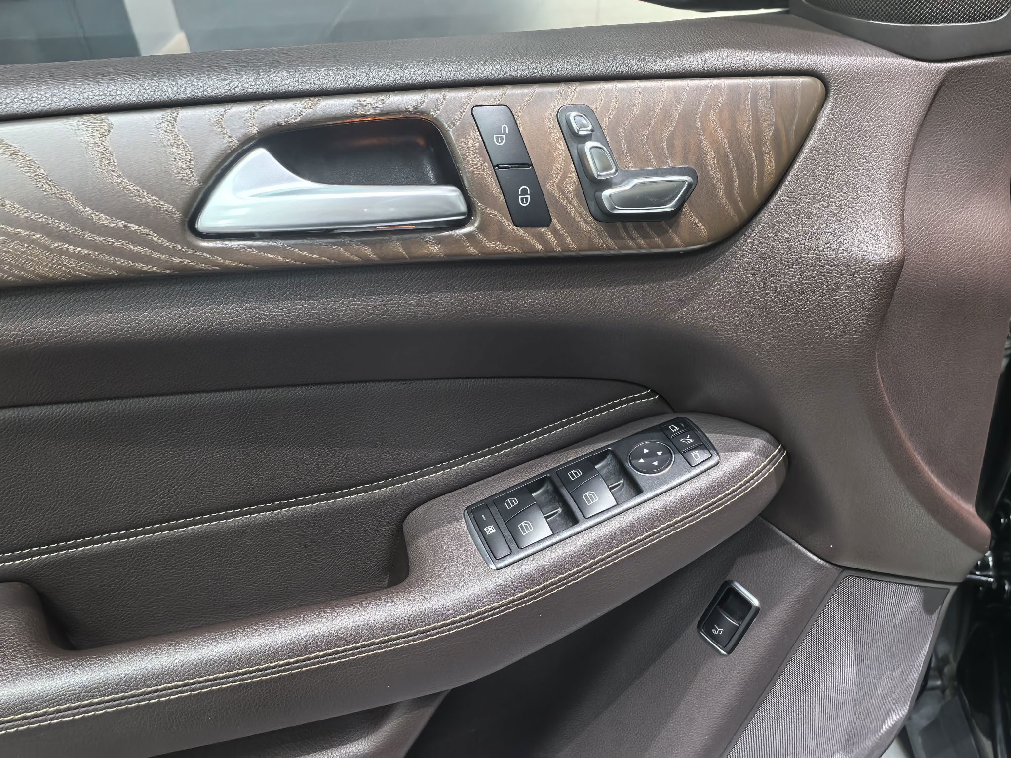 Mercedes-Benz GLE (Import) — миниатюра 14