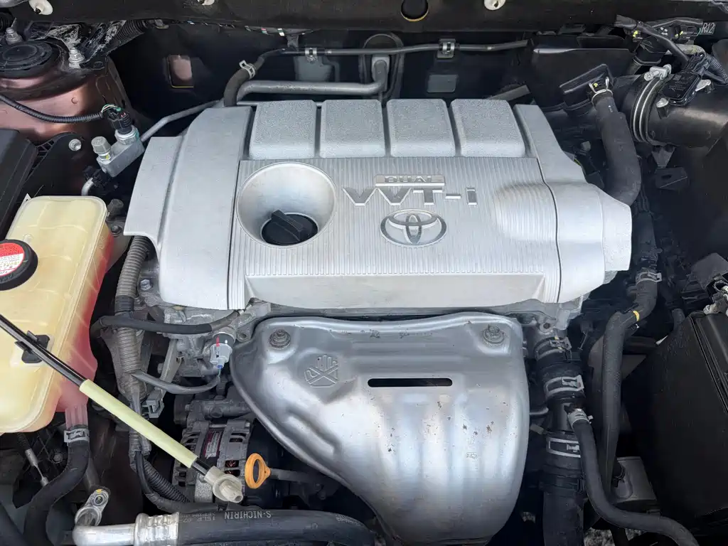 Toyota RAV4 — миниатюра 6