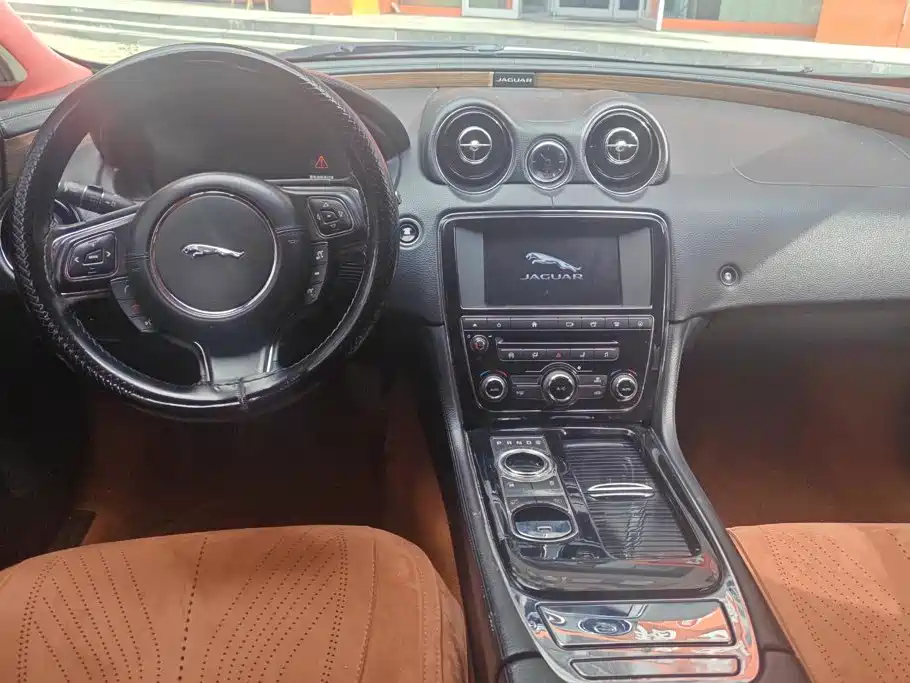 Jaguar XJ — миниатюра 12