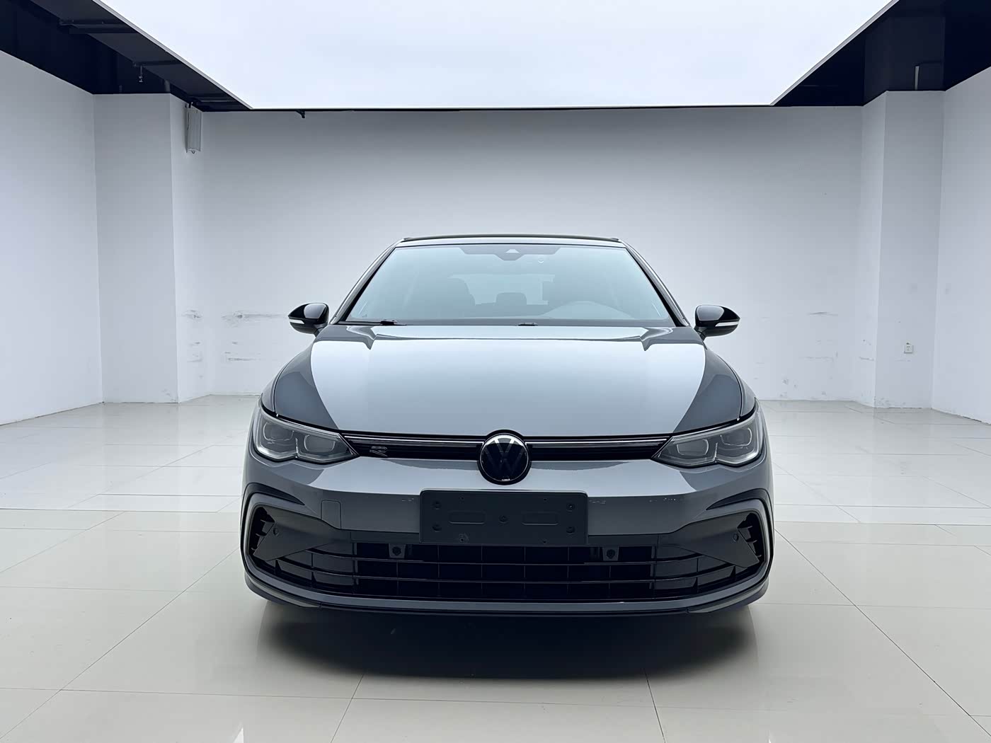 Volkswagen Golf 1.4 л 2022 г. Серебристо-серый, пробег 31000 км