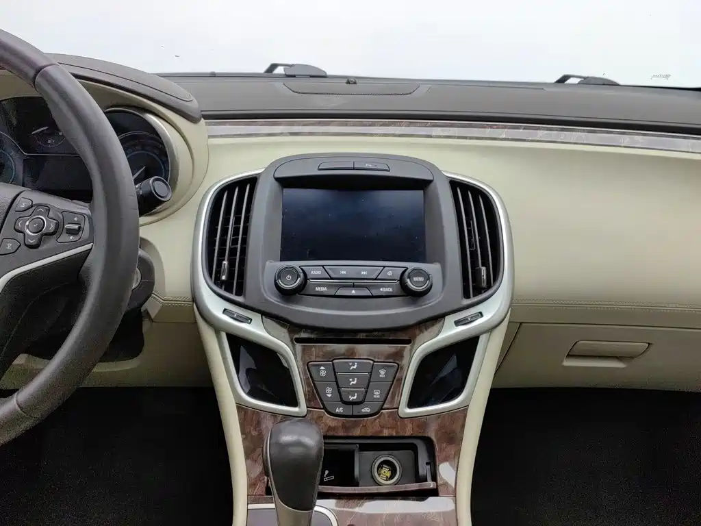 Buick LaCrosse — миниатюра 12