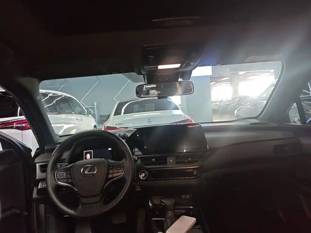 Lexus UX — миниатюра 18