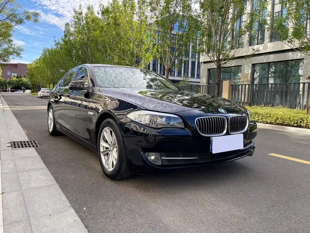 BMW 5 Series — миниатюра 7