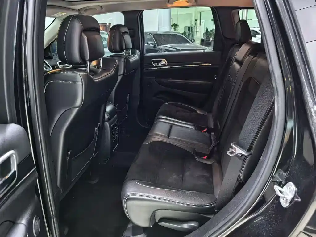 Jeep Grand Cherokee SRT — миниатюра 6
