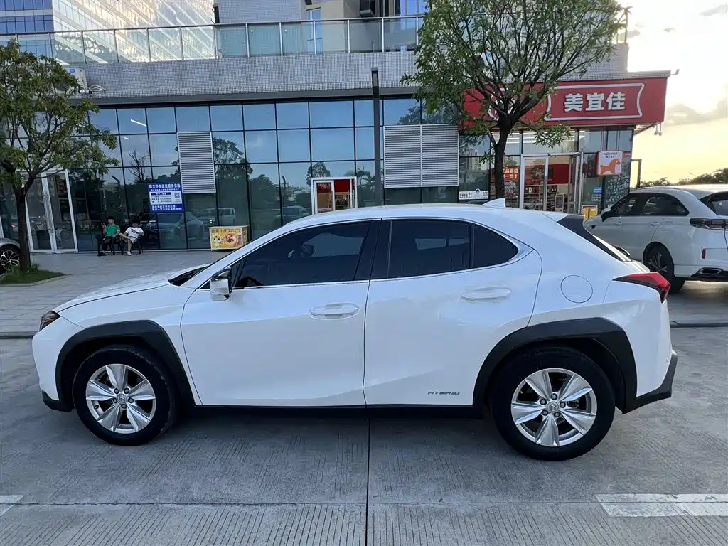 Lexus UX — миниатюра 3