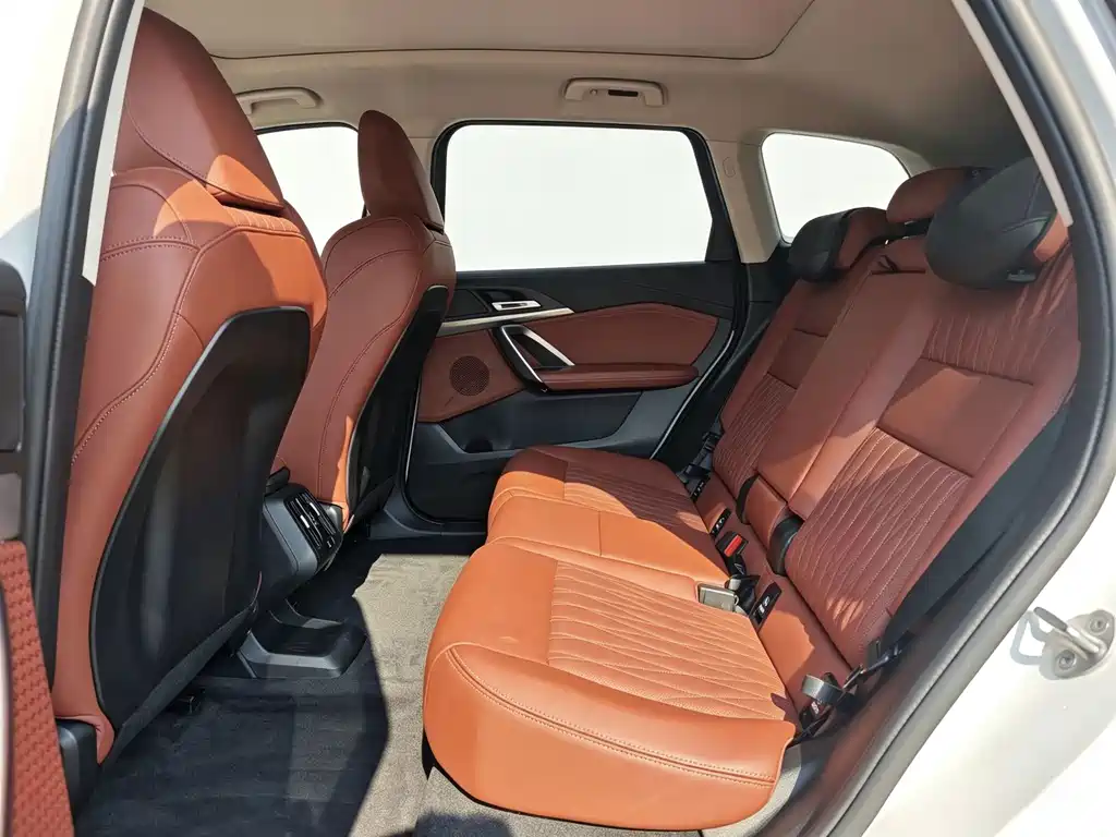 BMW iX1 — миниатюра 6
