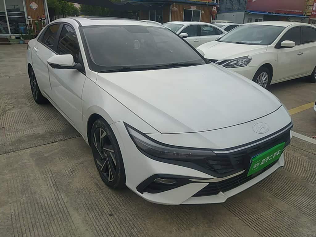 Hyundai Elantra 1.5 л 2024 г. Белый, пробег 32700 км