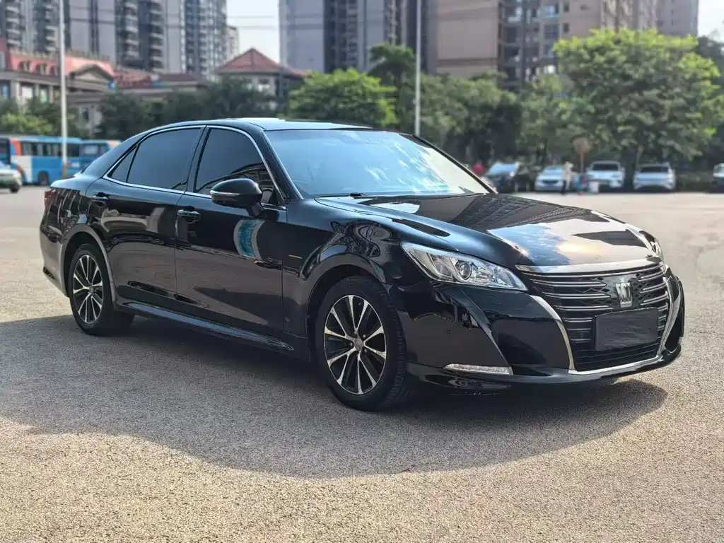 Toyota Crown — миниатюра 2