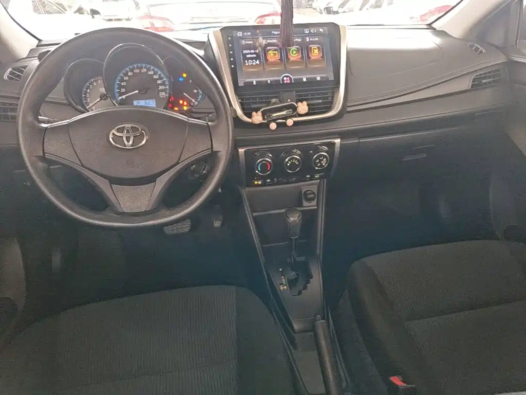 Toyota Yaris L — миниатюра 10